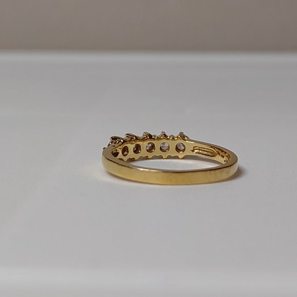 Size 8.25 Gold Tone Ring With Clear Stones - Picture 5 of 14